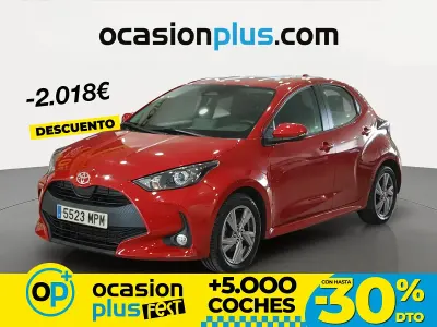Begagnad Toyota Yaris Hybrid Active 116 HK (85 kW) 2024 Röd Sedan
