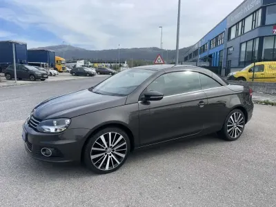 Usado VW Eos Sport 140 CV (102 kW) 2013 Gris Descapotable