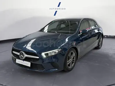 Usado Mercedes A180 116 CV (85 kW) 2020 Azul Berlina