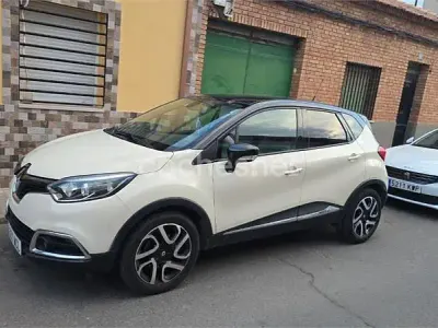 Usado Renault Captur Zen 120 CV (88 kW) 2013 Beige SUV