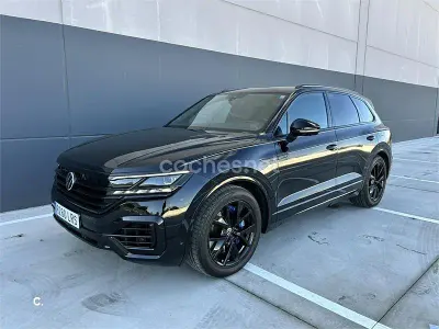 Käytetty VW Touareg R 462 HP (339 kW) 2021 Musta Katumaasturi