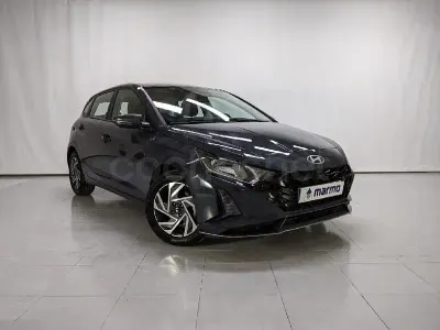 Usado Hyundai i20 100 CV (73 kW) 2025 Gris / plata Utilitario