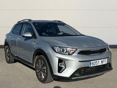 Usado Kia Stonic 100 CV (73 kW) 2025 Gris SUV
