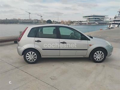 Usado Ford Fiesta Trend 68 CV (50 kW) 2004 Blanco Utilitario
