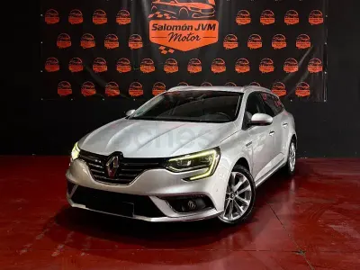 Usado Renault Mégane GrandTour Bose Edition 140 CV (102 kW) 2019 Gris / plata Familiar