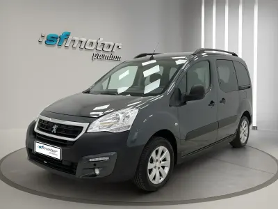 Usado Peugeot Partner Tepee Active 120 CV (88 kW) 2018 Gris Monovolumen