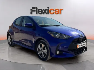 Usado Toyota Yaris Hybrid Active 116 CV (85 kW) 2025 Azul Berlina