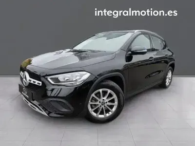 Usado Mercedes GLA180 136 CV (100 kW) 2021 Negro SUV