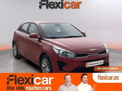 Usado Kia Rio 84 CV (61 kW) 2022 Rojo Berlina