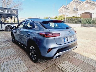 Usado Kia XCeed 136 CV (100 kW) 2021 Gris / plata SUV