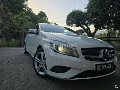 Usado Mercedes A180 Urban 109 CV (80 kW) 2013 Blanco Berlina