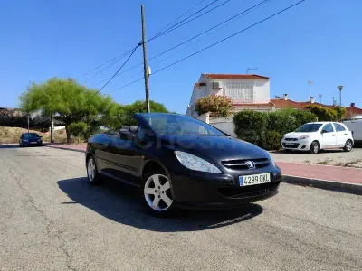 Usado Peugeot 307 CC 110 CV (80 kW) 2005 Negro Descapotable