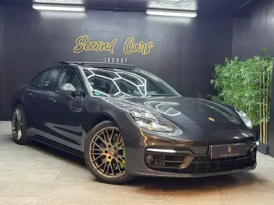 Usado Porsche Panamera Sport Turismo 560 CV (411 kW) 2021 Gris / plata Familiar