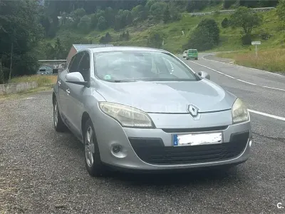 Usado Renault Mégane III Dynamique 110 CV (80 kW) 2009 Gris / plata Berlina