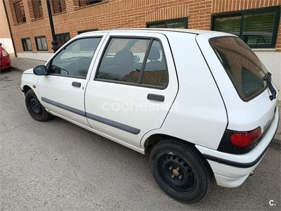 Usado Renault Clio 60 CV (44 kW) 1995 Blanco Utilitario