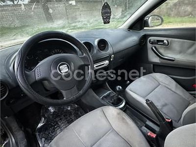 Gris / plata Usado 2003 Seat Ibiza Stella Berlina | 2300 € (Precio justo)