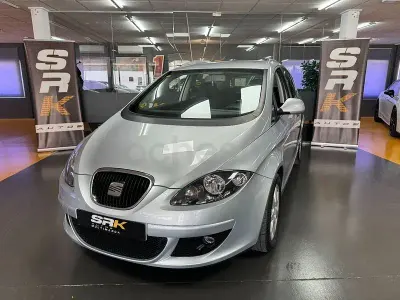 Usado Seat Altea XL Reference 105 CV (77 kW) 2008 Gris / plata Monovolumen