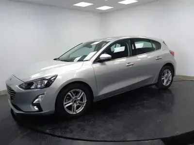 Usado Ford Focus Trend 125 CV (91 kW) 2021 Gris / plata Berlina