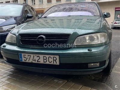 Usado Opel Omega Elegance 180 CV (132 kW) 2000 Verde Berlina