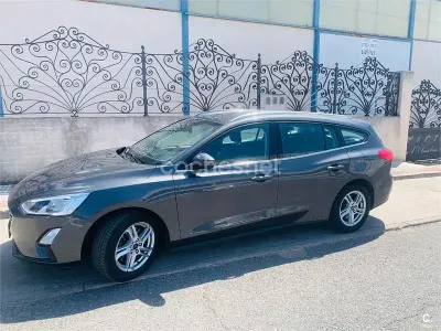 Usado Ford Focus Trend 125 CV (91 kW) 2019 Gris / plata Familiar