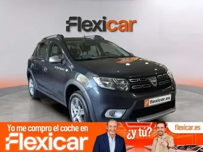 Usado Dacia Sandero Comfort 90 CV (66 kW) 2019 Gris Utilitario