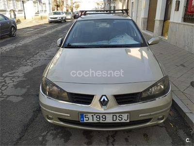 Beige Usado 2005 Renault Laguna II Authentique Berlina | 2500 € (Precio justo)