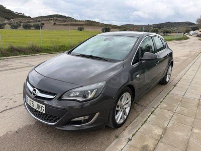 Usado Opel Astra Dynamic 136 CV (100 kW) 2015 Gris / plata Berlina