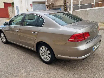 Usado VW Passat Advance 140 CV (102 kW) 2014 Marrón Berlina
