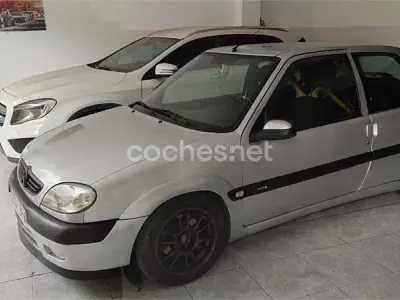 Usado Citroën Saxo 90 CV (66 kW) 2001 Gris / plata Utilitario