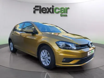 Usado VW Golf VII Advance 116 CV (85 kW) 2019 Amarillo Berlina