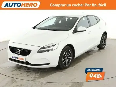 Begagnad Volvo V40 Momentum 150 HK (110 kW) 2017 Vit Kombi