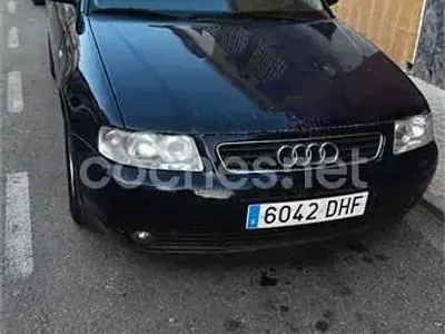 Usado Audi A3 Attraction 130 CV (95 kW) 2001 Azul Utilitario