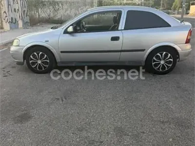 Usado Opel Astra Club 84 CV (61 kW) 2002 Gris / plata Berlina