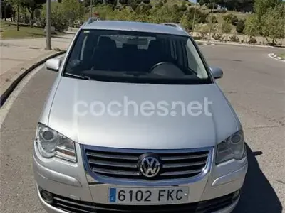 Usado VW Touran Highline 140 CV (102 kW) 2007 Gris / plata Monovolumen