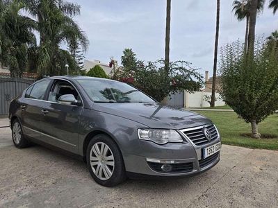 Usado VW Passat Highline 140 CV (102 kW) 2008 Gris Berlina