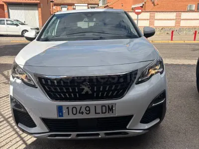 Usado Peugeot 3008 Allure 130 CV (95 kW) 2019 Blanco SUV