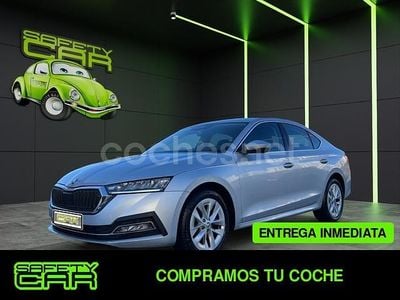 Gris / plata Usado 2023 Skoda Octavia Selection Berlina | 23.999 € (Precio justo)