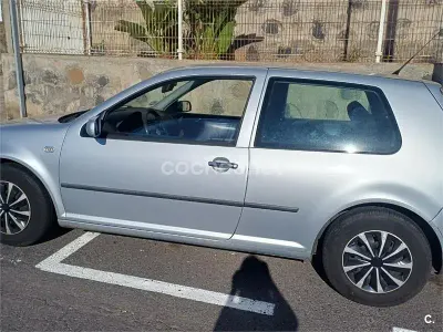Usado VW Golf IV Conceptline 105 CV (77 kW) 2001 Gris / plata Berlina