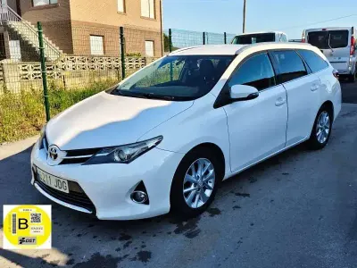 Usado Toyota Auris Touring Sports Business Edition 124 CV (91 kW) 2015 Blanco Familiar