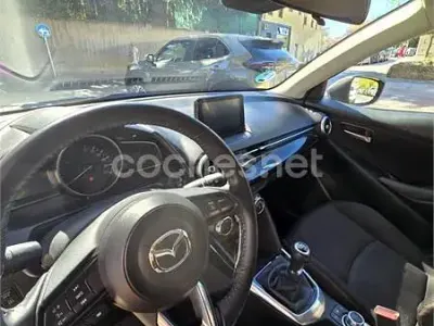 Usado Mazda 2 Edition 90 CV (66 kW) 2020 Gris / plata Berlina