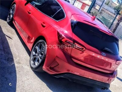 Granate Usado 2024 Ford Focus ST-Line X Berlina | 22.500 € (Caro)