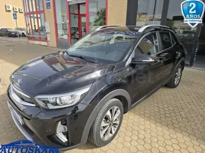 Usado Kia Stonic 120 CV (88 kW) 2021 Negro SUV