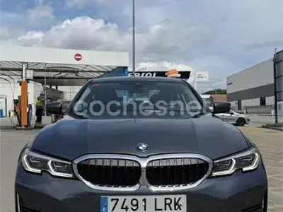 Usado BMW 318 Luxury Line 150 CV (110 kW) 2021 Gris / plata Berlina