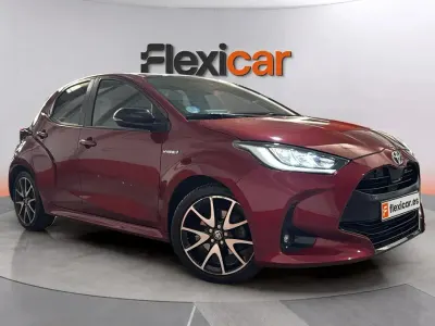 Usado Toyota Yaris Hybrid Active 116 CV (85 kW) 2020 Rojo Berlina