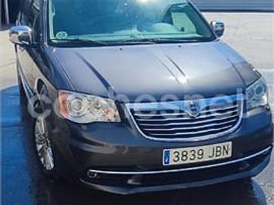 Usado Lancia Voyager Platinum 177 CV (130 kW) 2014 Gris / plata Monovolumen