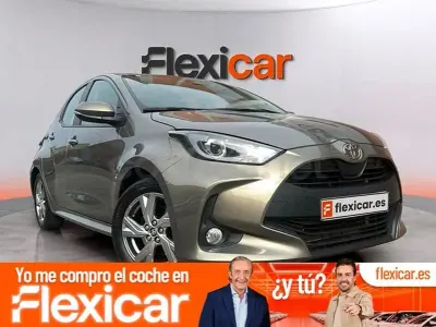 Usado Toyota Yaris Hybrid Active 116 CV (85 kW) 2025 Marrón Berlina