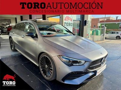 Usado Mercedes CLA200 Shooting Brake 163 CV (119 kW) 2023 Gris / plata Familiar