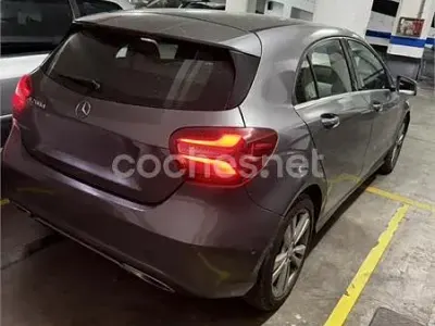 Usado Mercedes A200 Urban 136 CV (100 kW) 2015 Gris / plata Utilitario