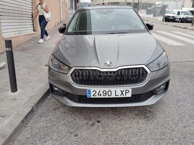 Usado Skoda Fabia Style 110 CV (80 kW) 2022 Gris / plata Utilitario