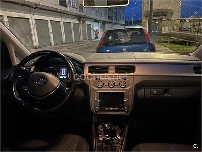 Usado VW Caddy Trendline 102 CV (75 kW) 2020 Rojo Monovolumen